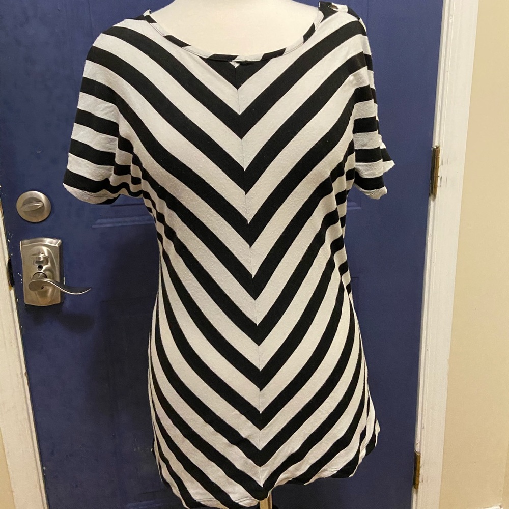 Black & White Striped Short Sleeve Top